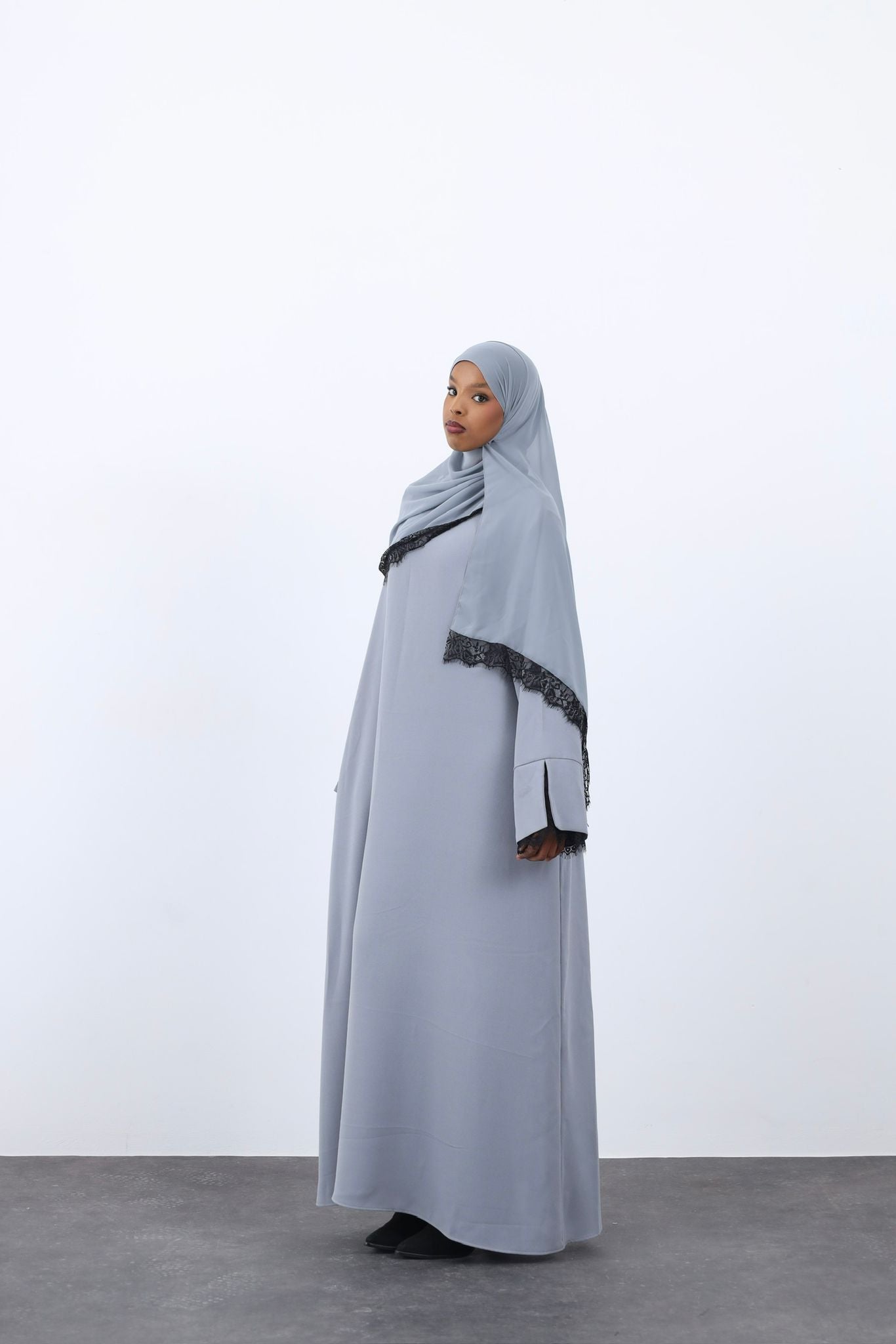 Lace crepe abaya- Grey